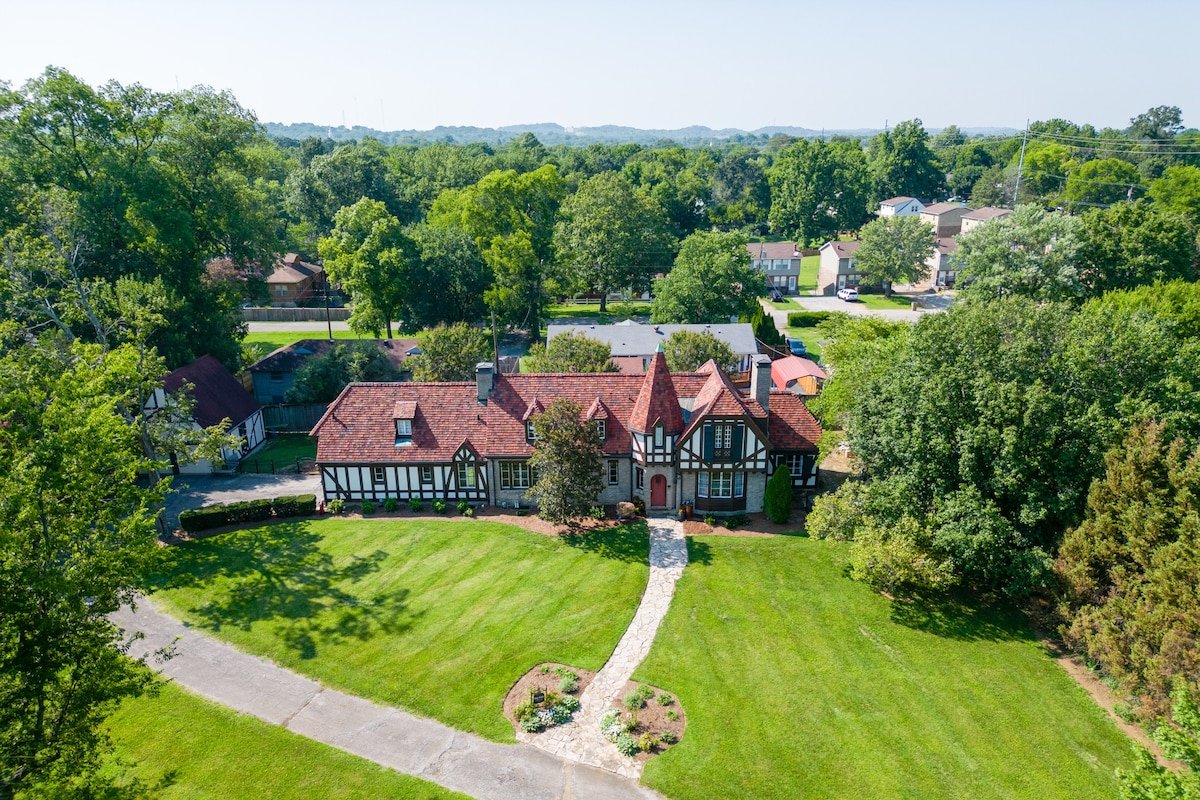 Charming Historic Ivy Hall Home in Prime Location! gallery image 5