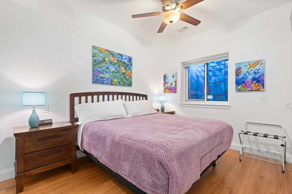 Jetted Tub, King, Steam Rm, Museum, Zoo, Sleeps 20 gallery image 3