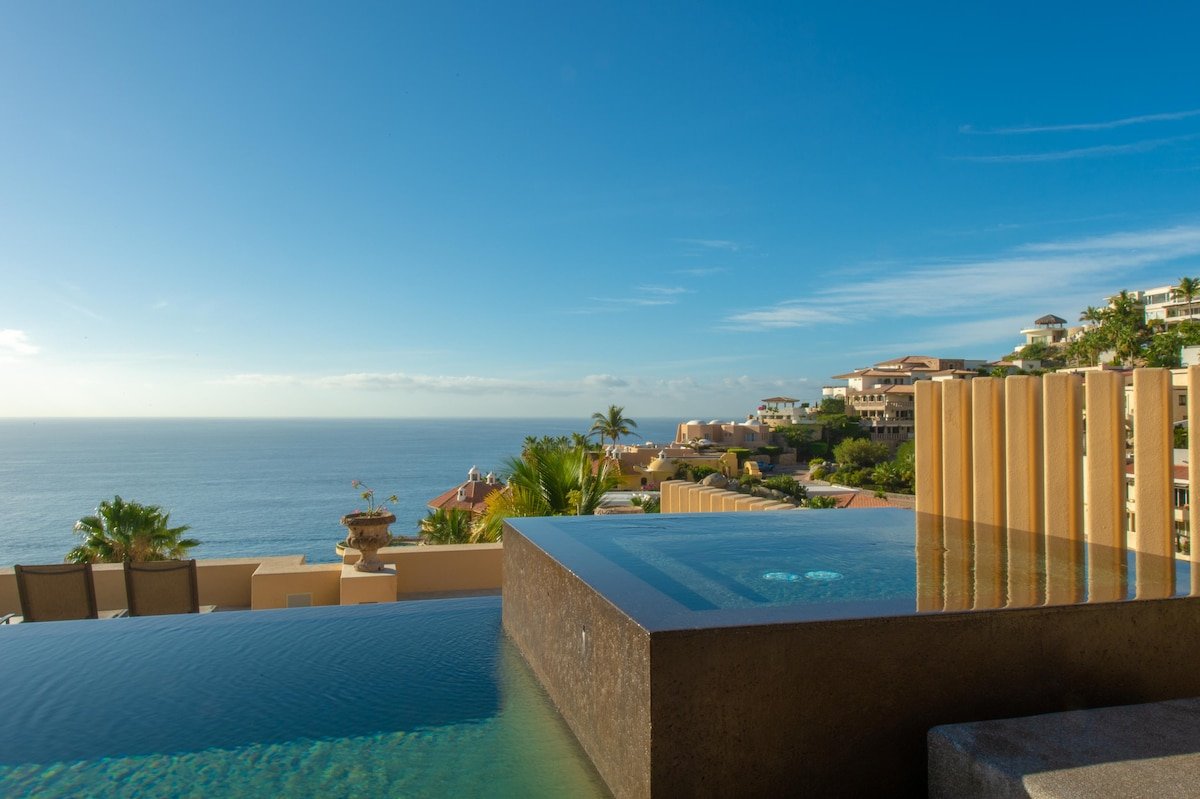 Swim-up Pool Bar – Villa Gran Vista by Cabo Villas