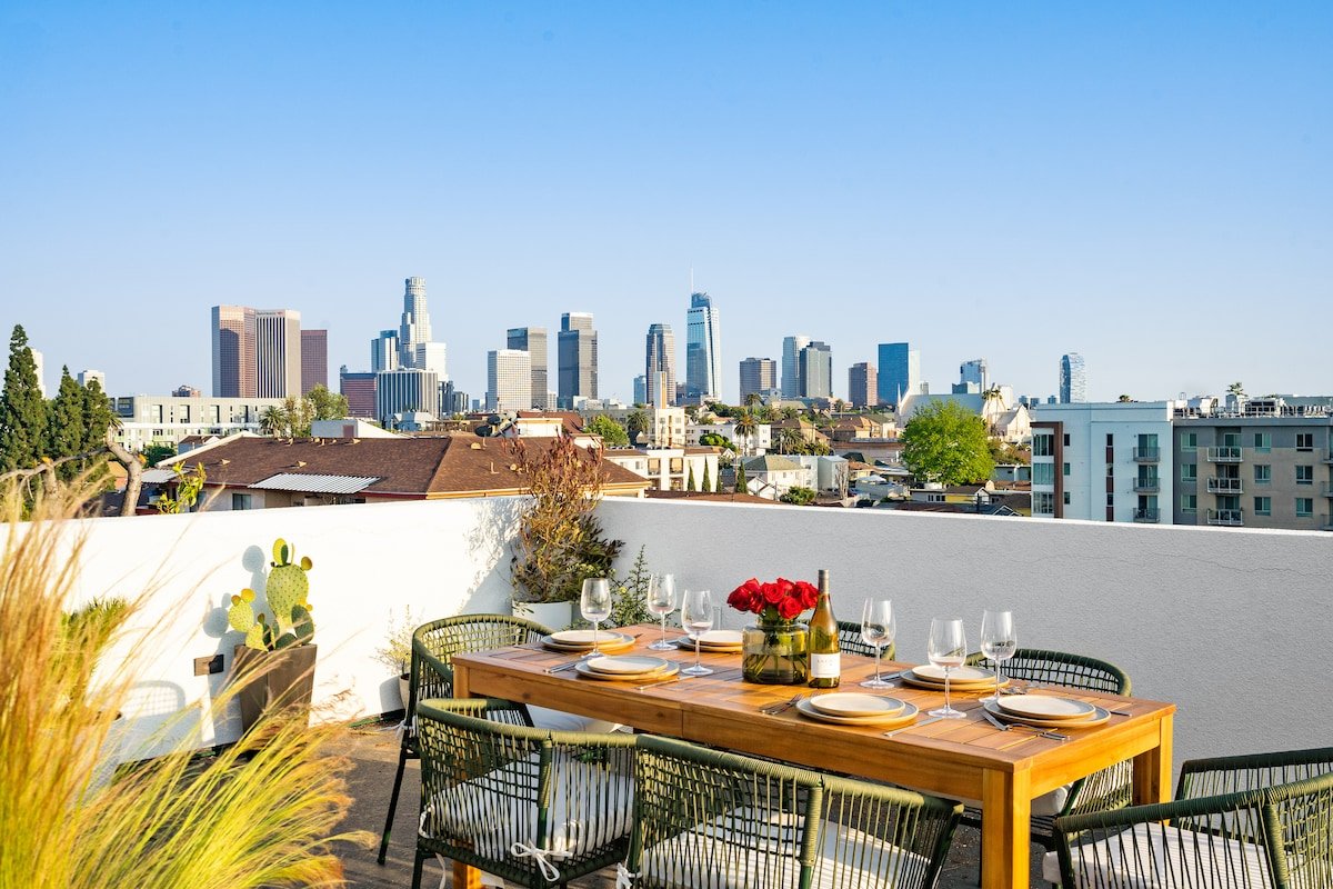 Luxury Modern House With Private Rooftop Patio gallery image 2