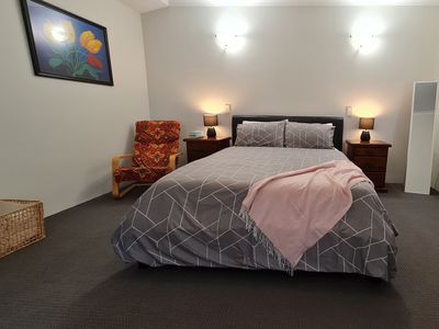 Central Vic Pk 2 townhouses 6×4+4 carparks+500mbps