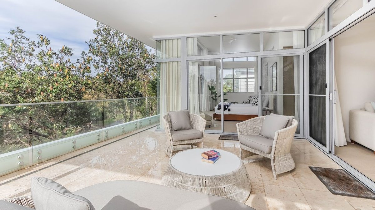 The Beach House -Nth Point Ave- Beachfront home gallery image 5