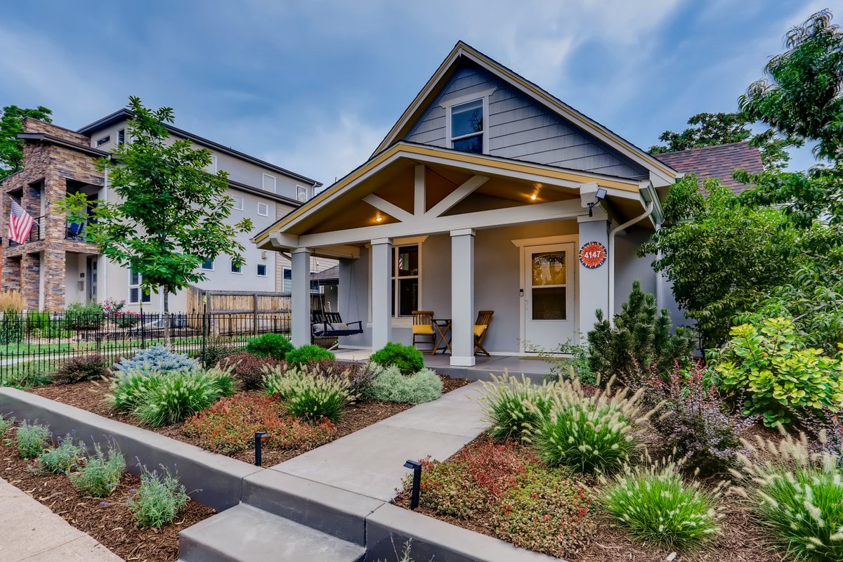 Mid-Mod w/awesome backyard, 1blk to Shops/Eateries