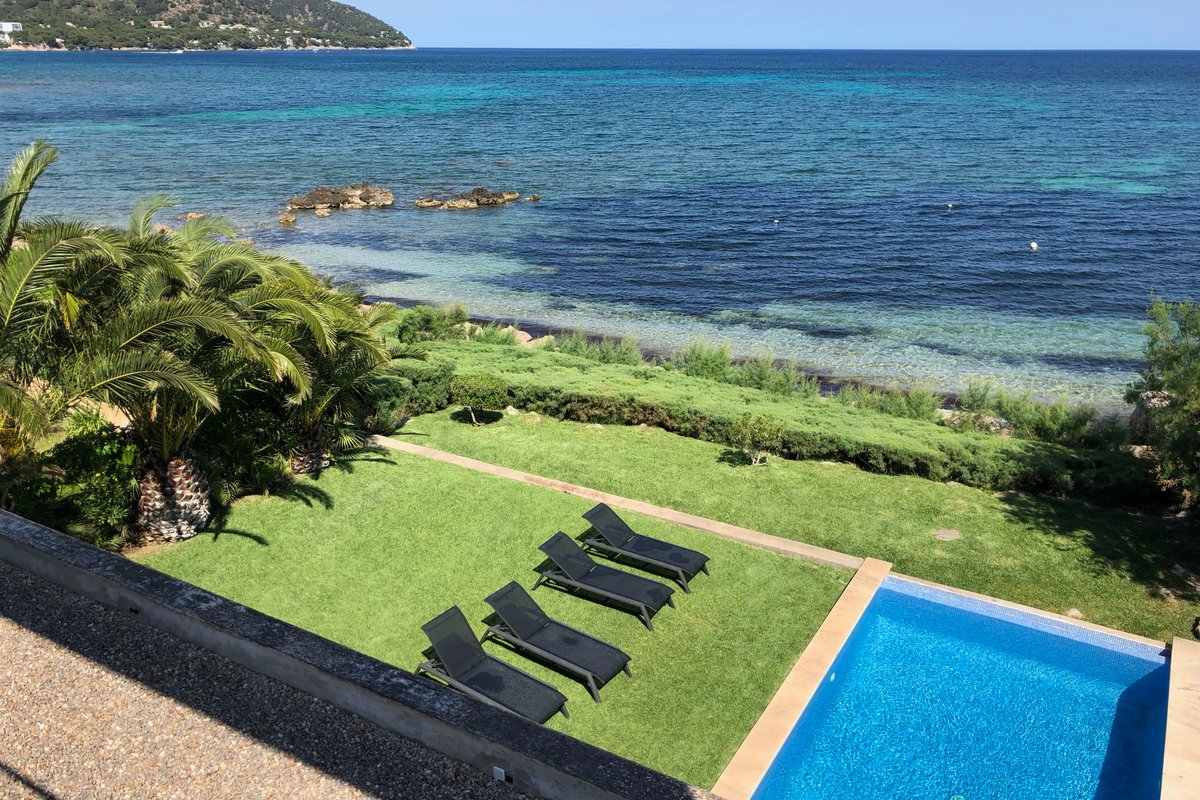 First sea line Villa Port Nou. Amazing location.