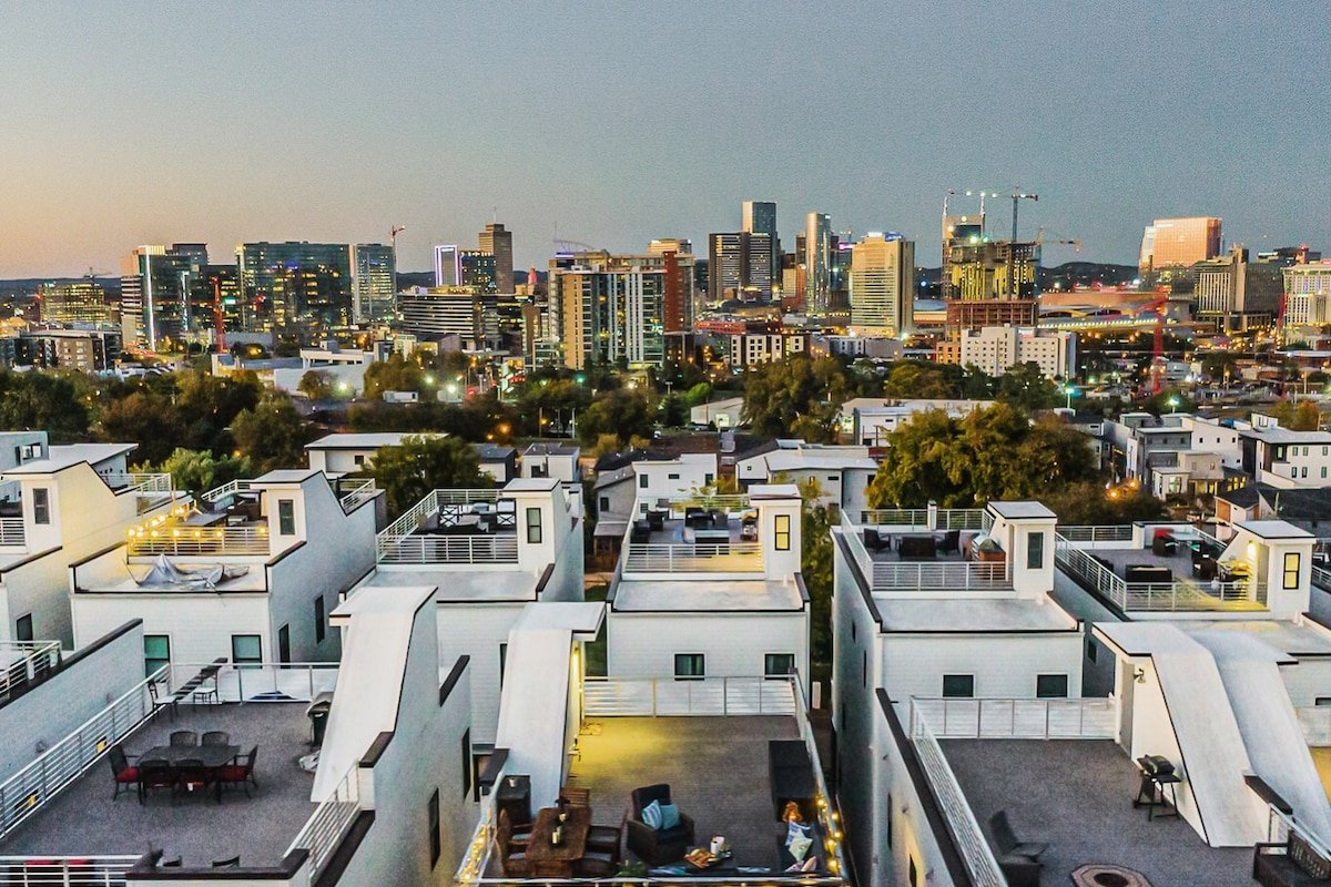The Rooftop House Nash – Skyline View, Walkable! gallery image 2