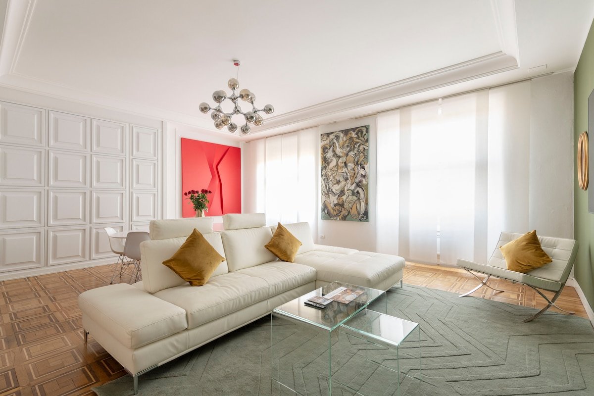 Amazing – 3 Bedrooms Apartment – Duomo Center gallery image 3