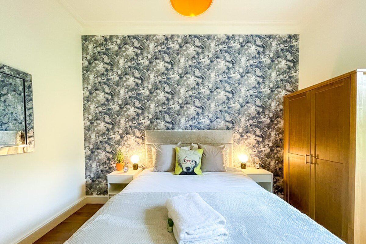 Desirable 2 Bed Apt Near Edinburgh Castle gallery image 3