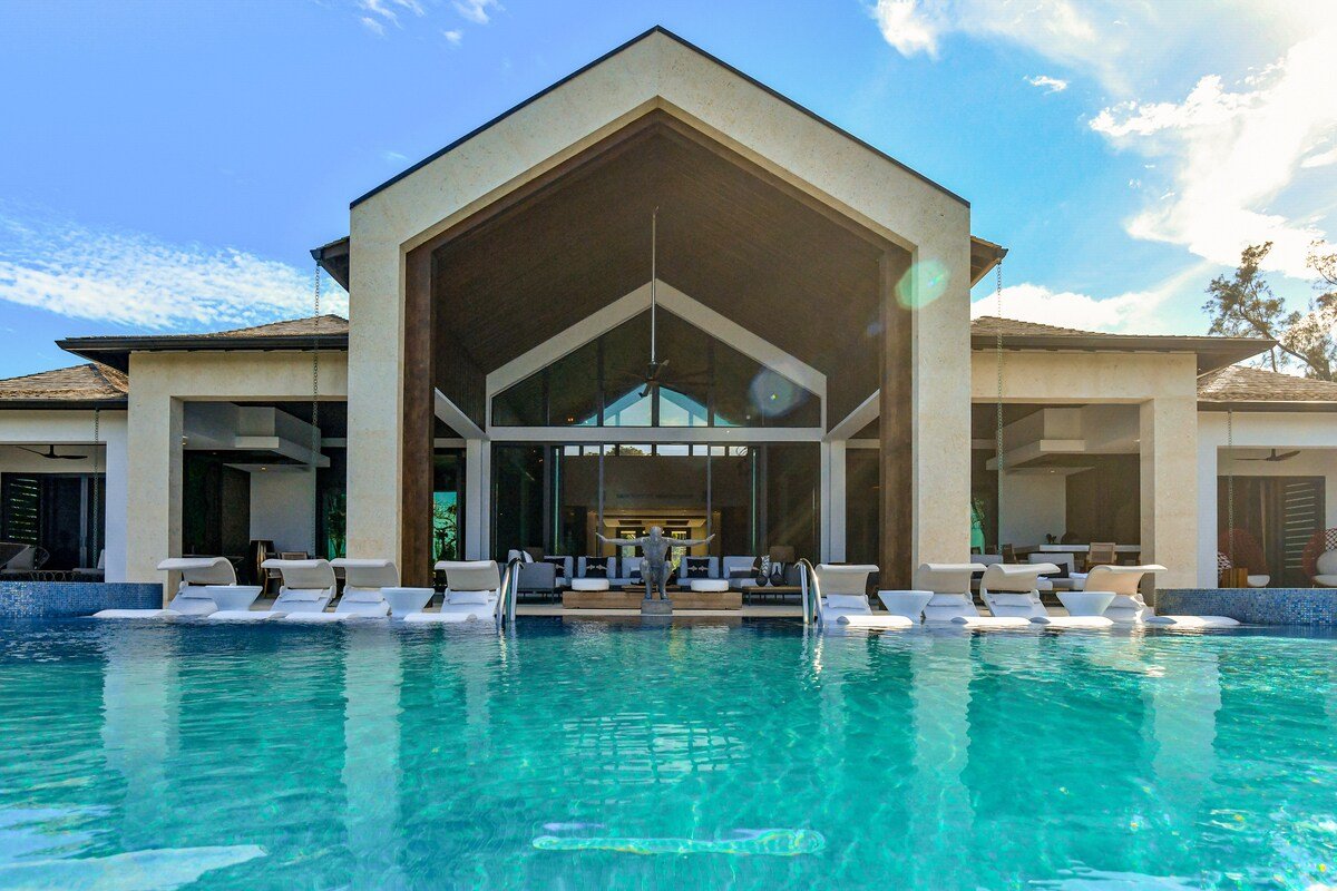 Oceans 8 gallery image 2