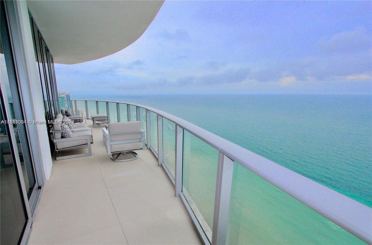 Luxury LPH with Ocean Front retreat 2/2 @ 39th Fl gallery image 4