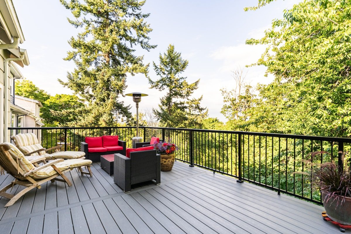 Urban Oasis on Queen Anne Hill 4 Bdr/3 Bath gallery image 4