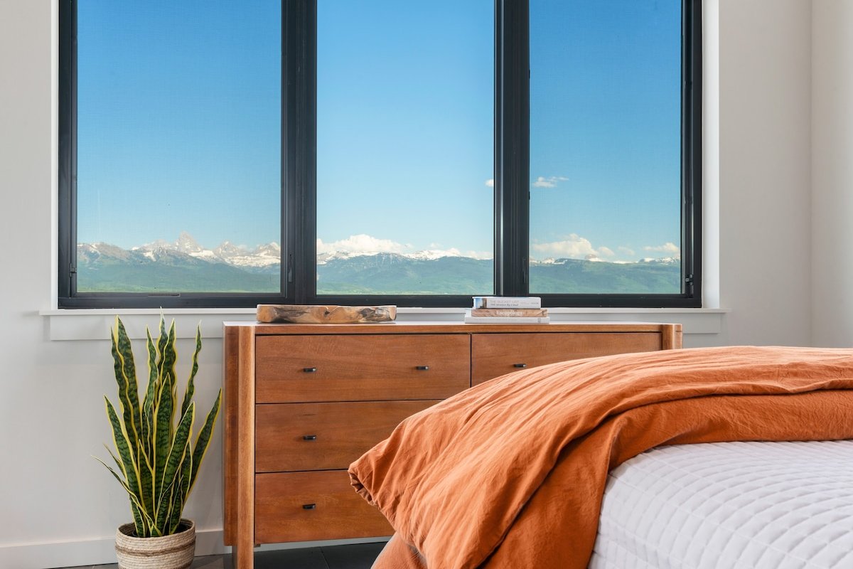 Basecamp Stays: Lux Retreat, Epic Views, & Hot Tub gallery image 5