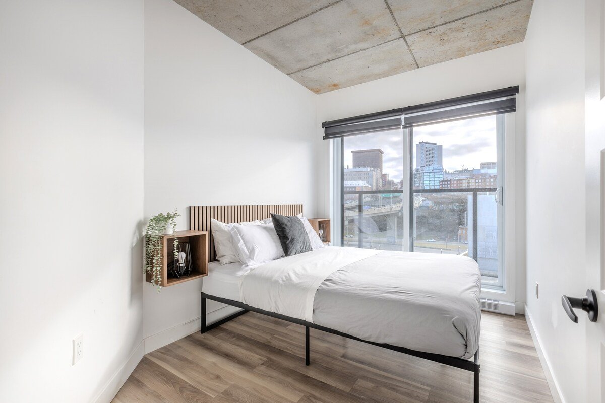 The Caiman 907- Perfect for 6-8 people gallery image 4