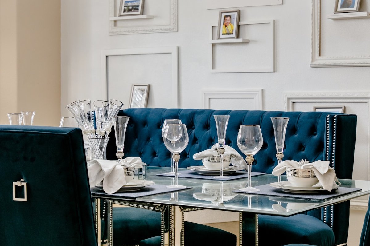 Insta-worthy Vegas Mansion – 12 Mins from Strip gallery image 3