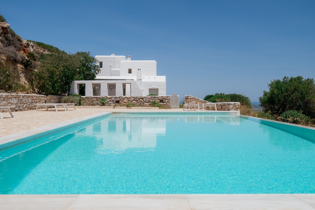 Panoramic three villa complex with helipad gallery image 5