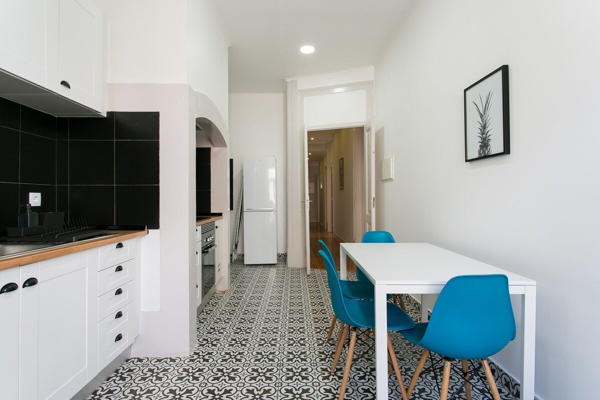 NEW! Lisbon Comfy Apartment IV gallery image 3