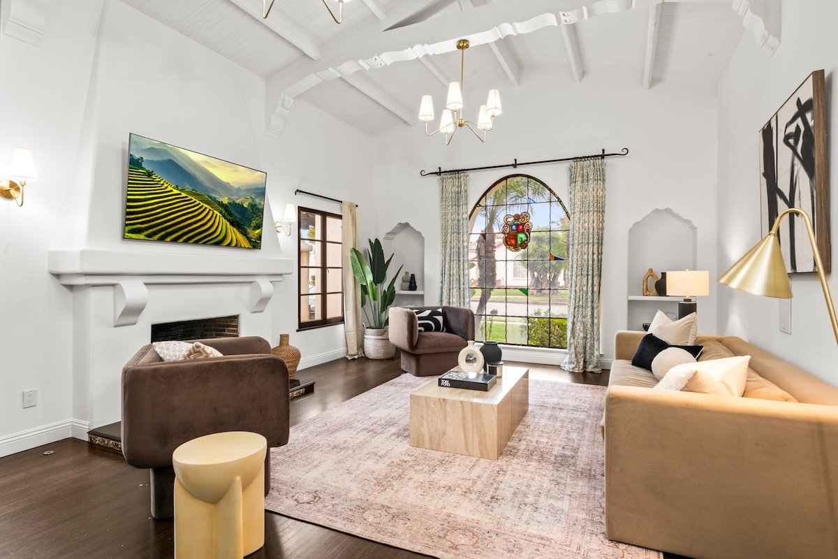 Lux La Brea Home gallery image 2