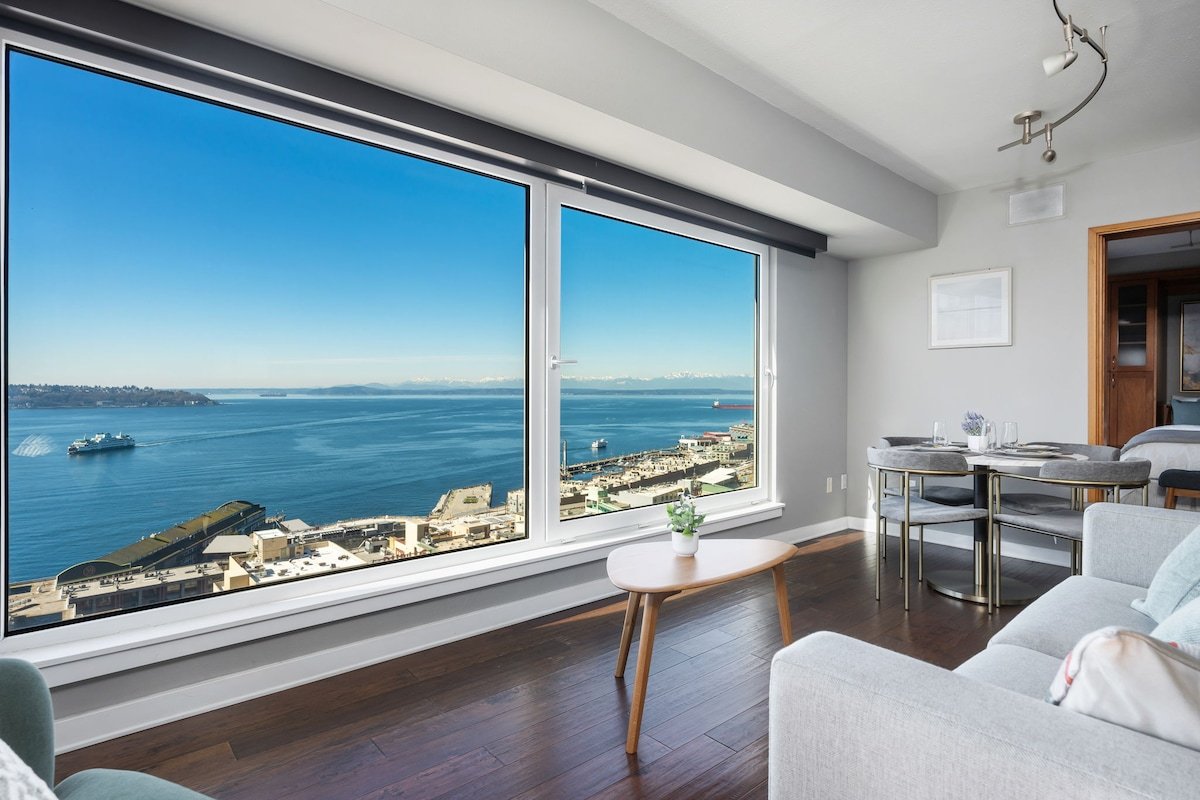 Best View in Seattle – 2BR w/ Parking, Pool, A/C gallery image 4