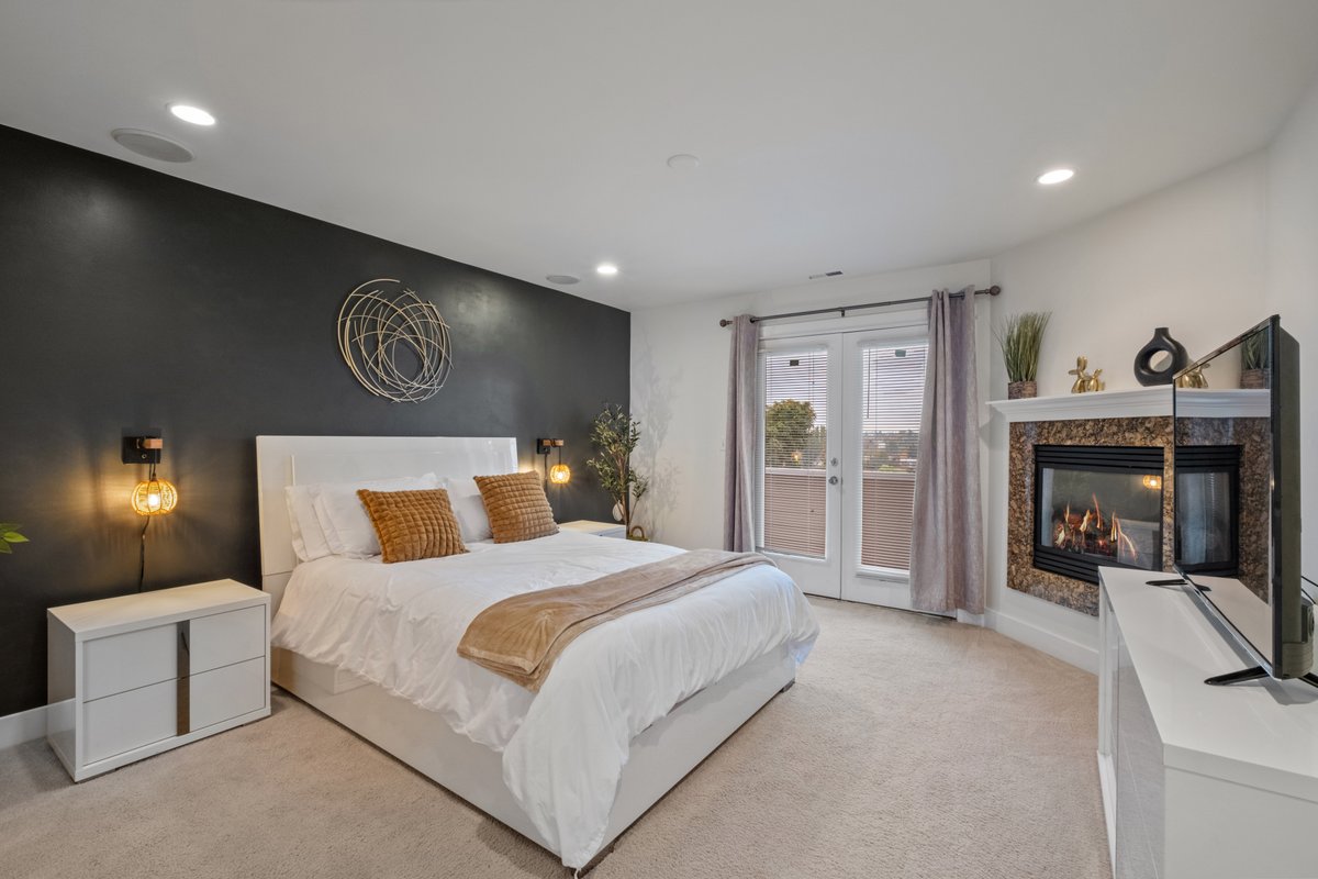 Spacious Seward Park Home for 8!