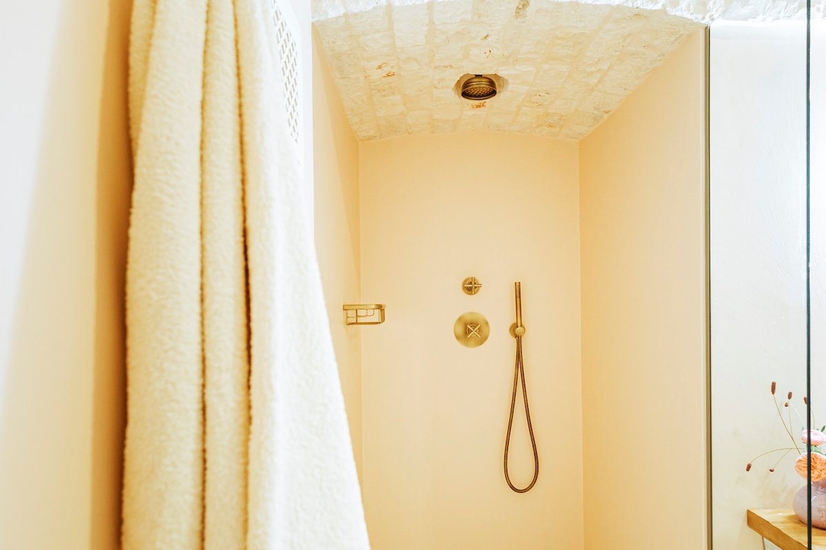 Lelou gallery image 2