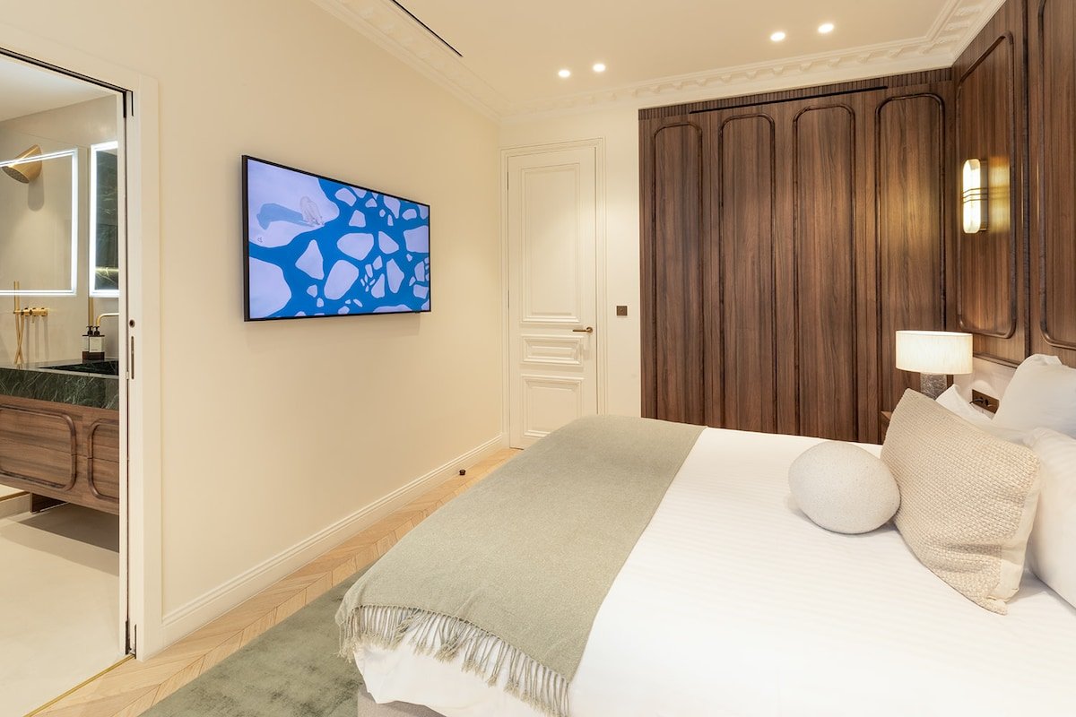 Exceptional 3BR/3BA w/ Services – Champs-Elysées gallery image 4