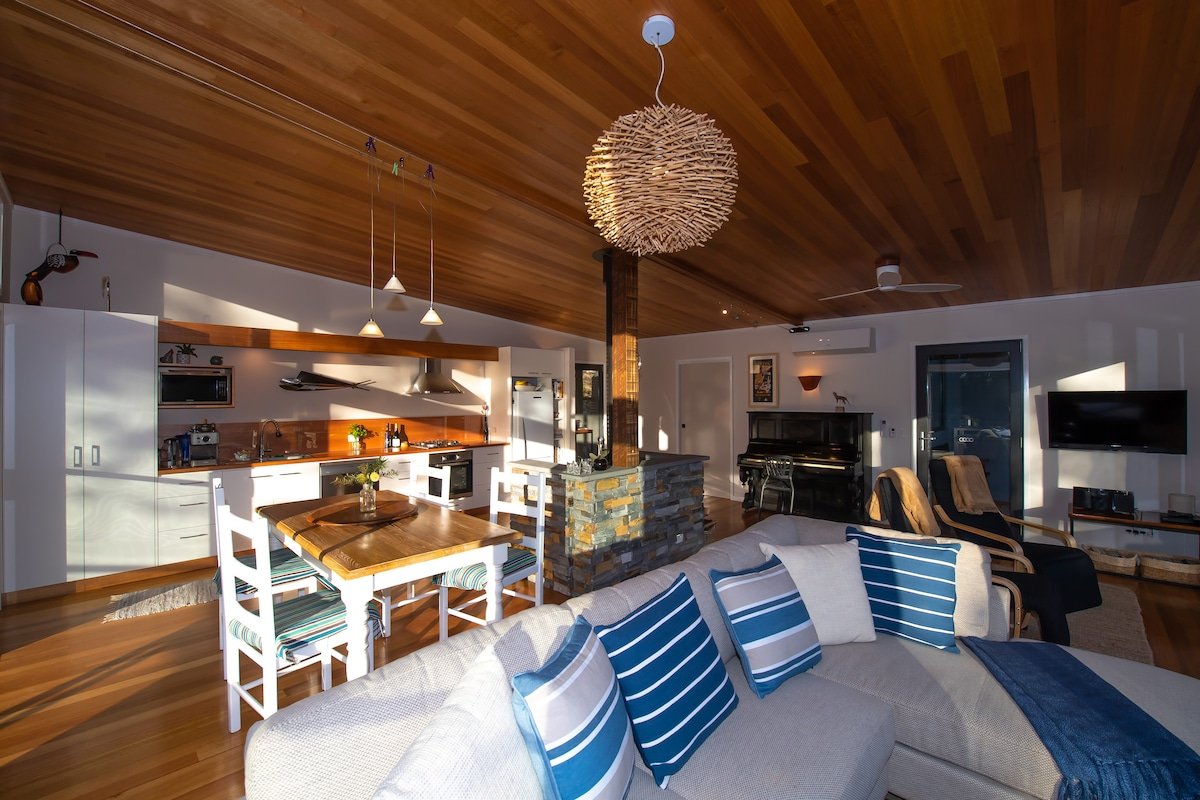 Adventure Bay Beach House, Bruny Island gallery image 3