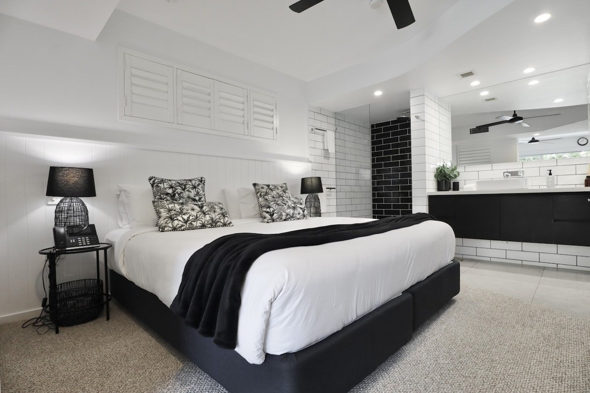 2 Bedroom Garden Oasis French Quarter Resort gallery image 4