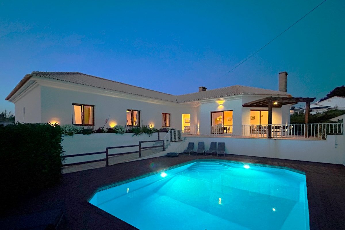 Relax on the sunny pool deck. Children friendly gallery image 3