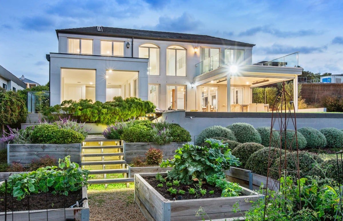 Mount Martha Manor Indoor Pool & Ocean Views