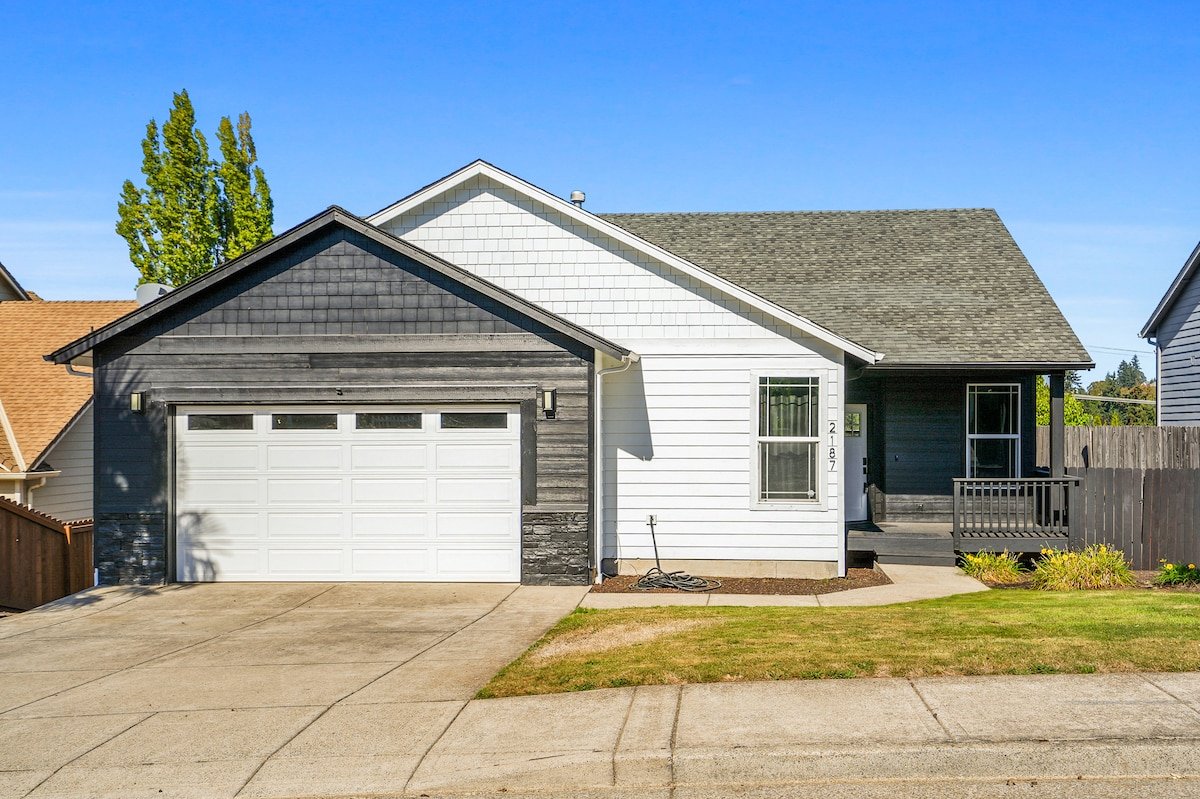 Salem’s Largest Stay | 3 Stories | Home Theater | gallery image 3