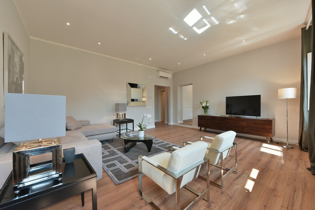 Santa Croce Deluxe – Bright and Spacious 4 Bedroom gallery image 2