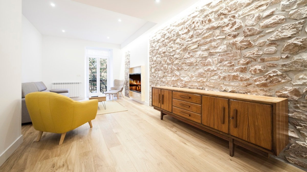 NEW Central Boutique Apartment 6 pax! gallery image 2