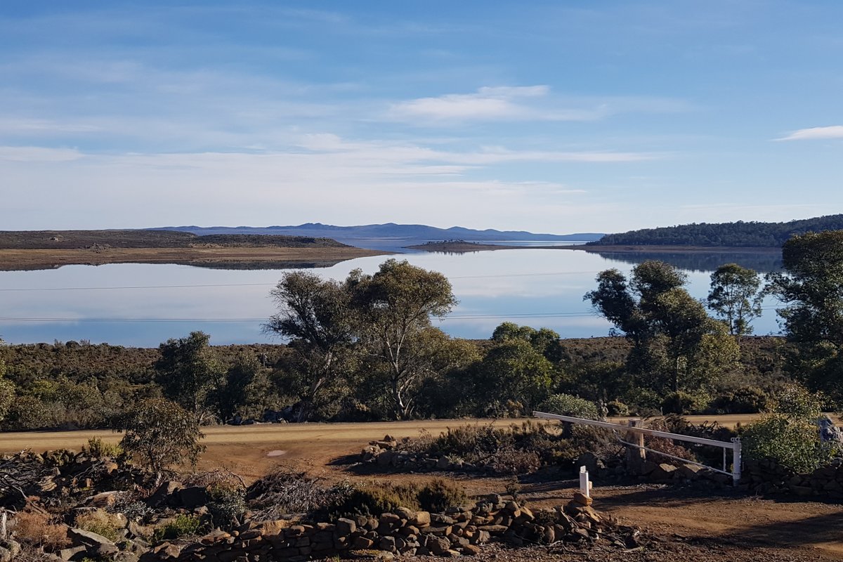 Lakefront Retreat with Aurora Views
