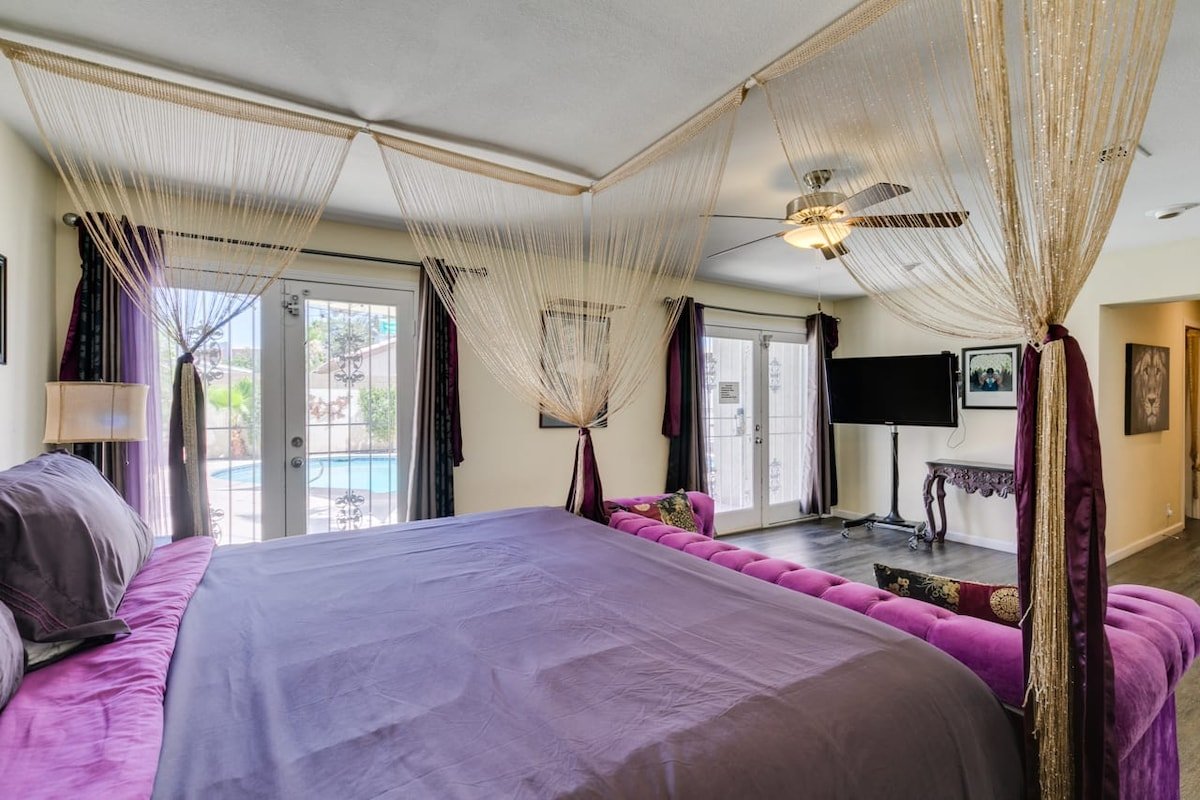 Vegas Oasis gallery image 5