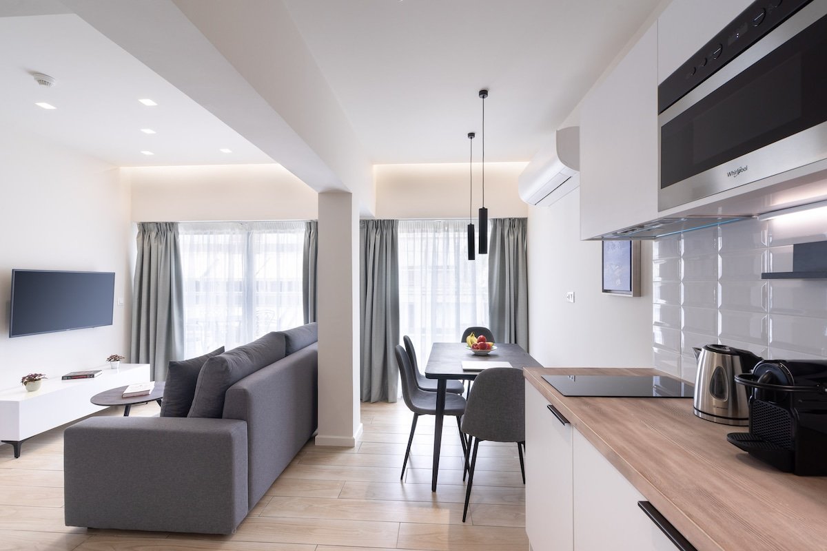 Family 2BDR apartment with Balcony,central located gallery image 5