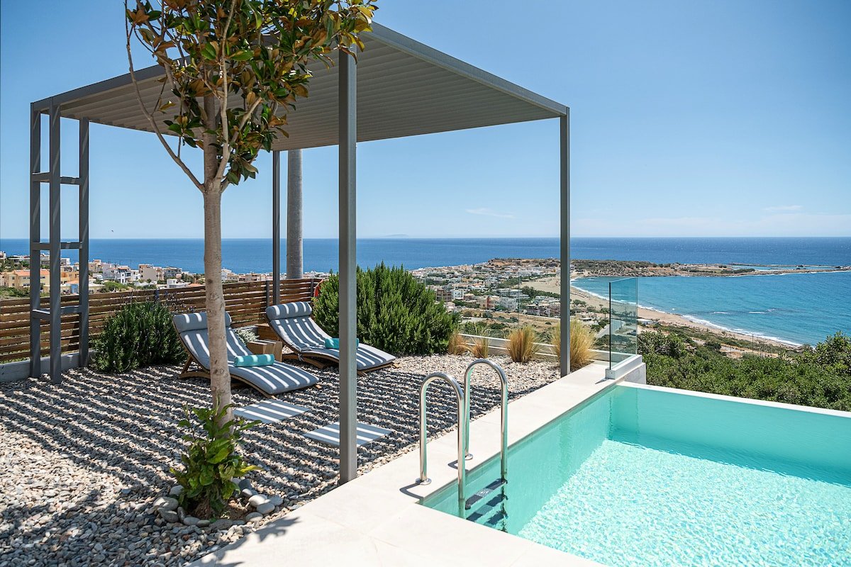 Krystallon East – Superb views, close to the beach gallery image 4