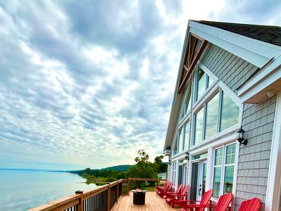 Waterfront 3-bedroom duplex, hot tub, 10 guests.
