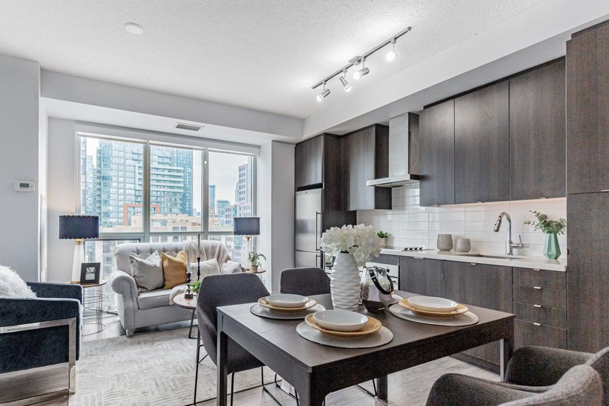 Executive Skyline Condo w/ Free Parking, Gym