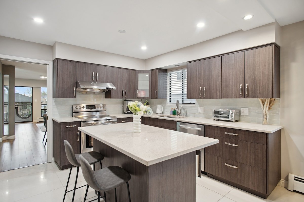 Spacious Retreat w/Garage, Arcade, and Pickleball gallery image 5