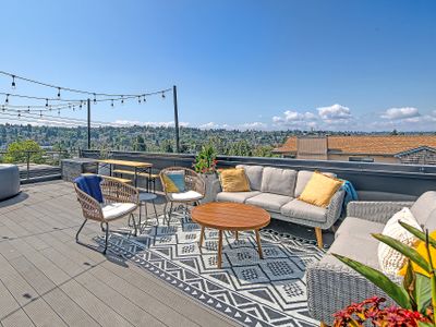 Gus II – Rooftop Hot Tub – Modern 5br/4bth Home