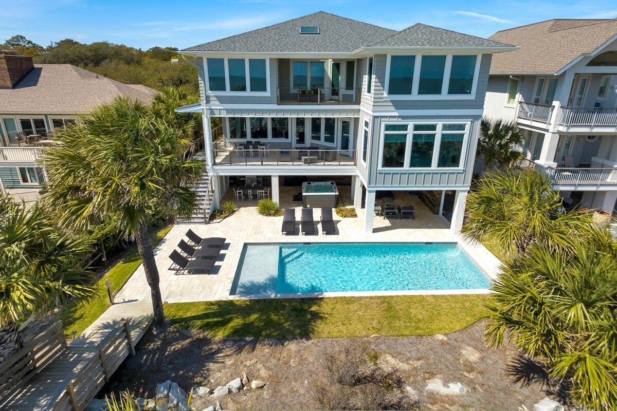 Newly Built 7-bedroom Oceanfront Stunner with pool gallery image 4