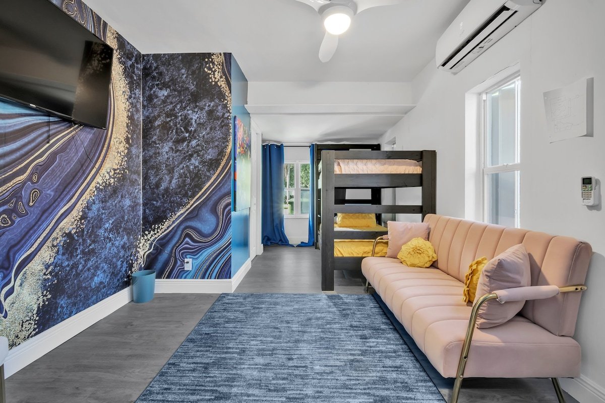 LuxWaterfront ~ HotTub ~ Games ~ LBTS gallery image 4