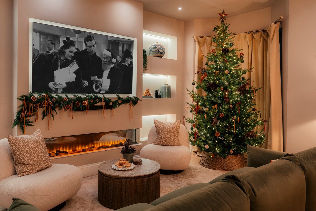 Beautiful Fulham Townhouse with Games Room & Bar gallery image 2