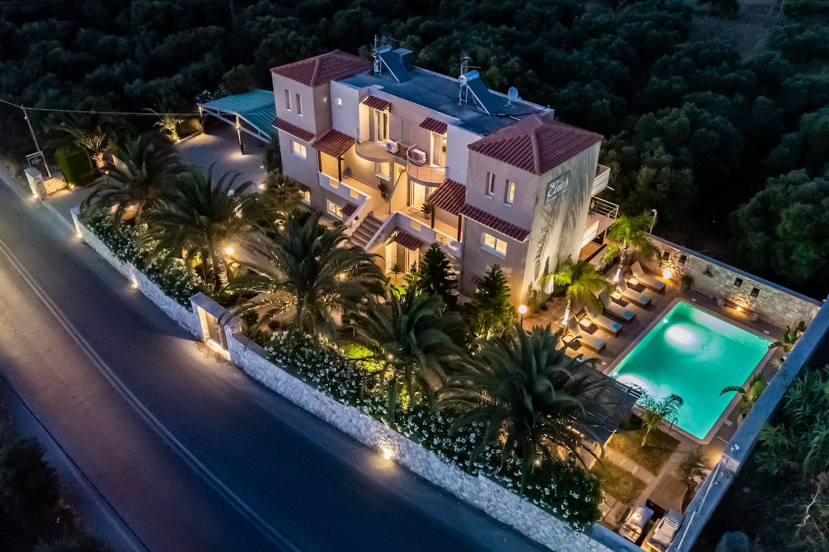 Villa Evie’s-4 Apt’s -6 Bdr- Free Heated pool-BBQ gallery image 3