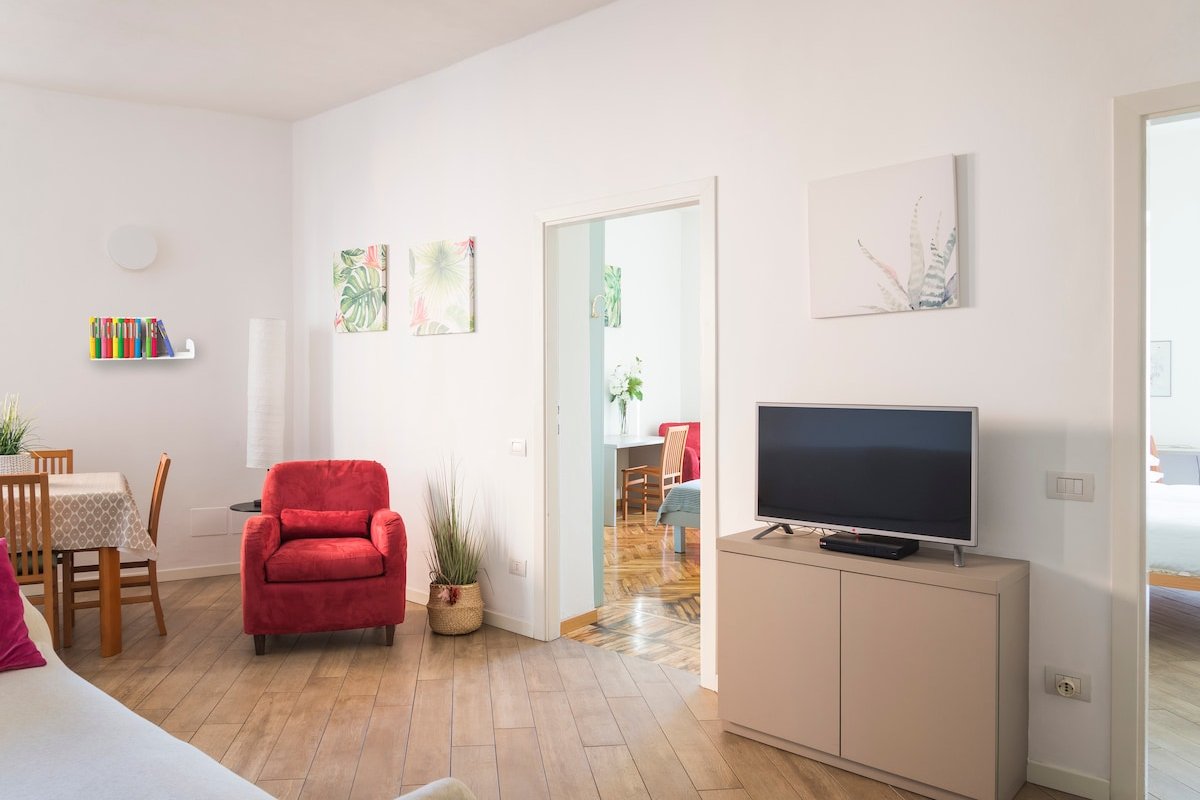 Sweet Home San Lorenzo, 2 BDR, 2 BTH, city center gallery image 3