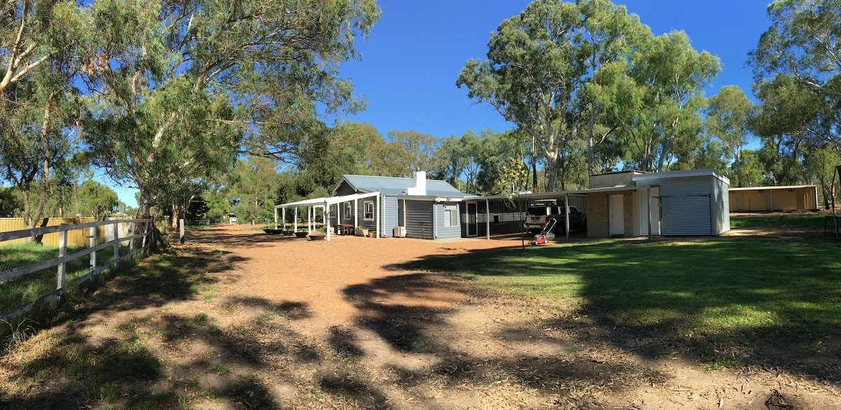 Aintree Cottage: Swan Valley Quiet & Comfortable gallery image 3