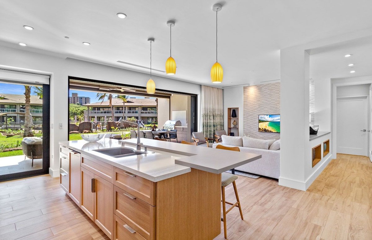 Maui Resort Rentals: Luana Garden Villas 15A gallery image 2