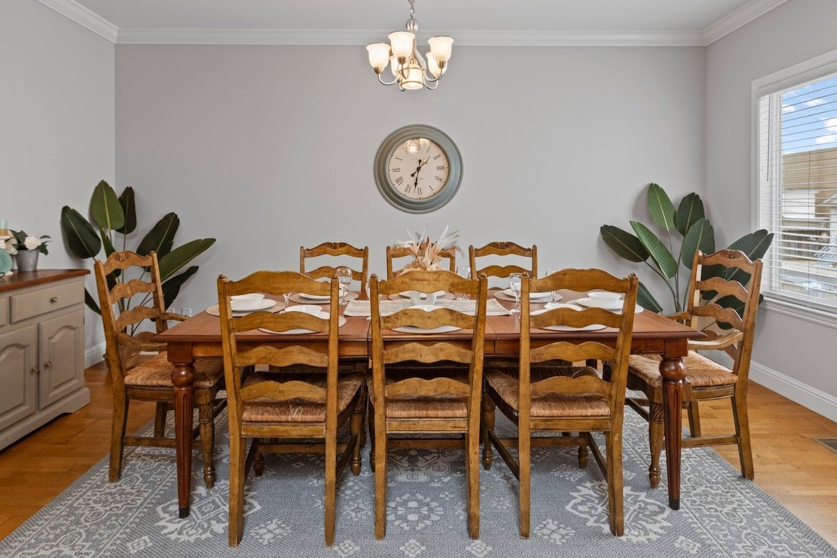 Spacious & Cozy Living | Relax, Play, Unwind gallery image 4