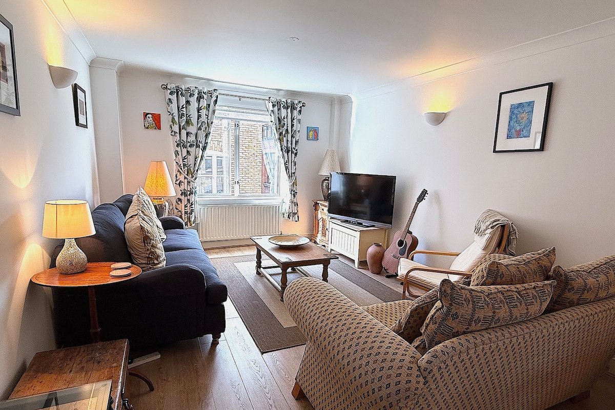 Covent Garden Apartment gallery image 2