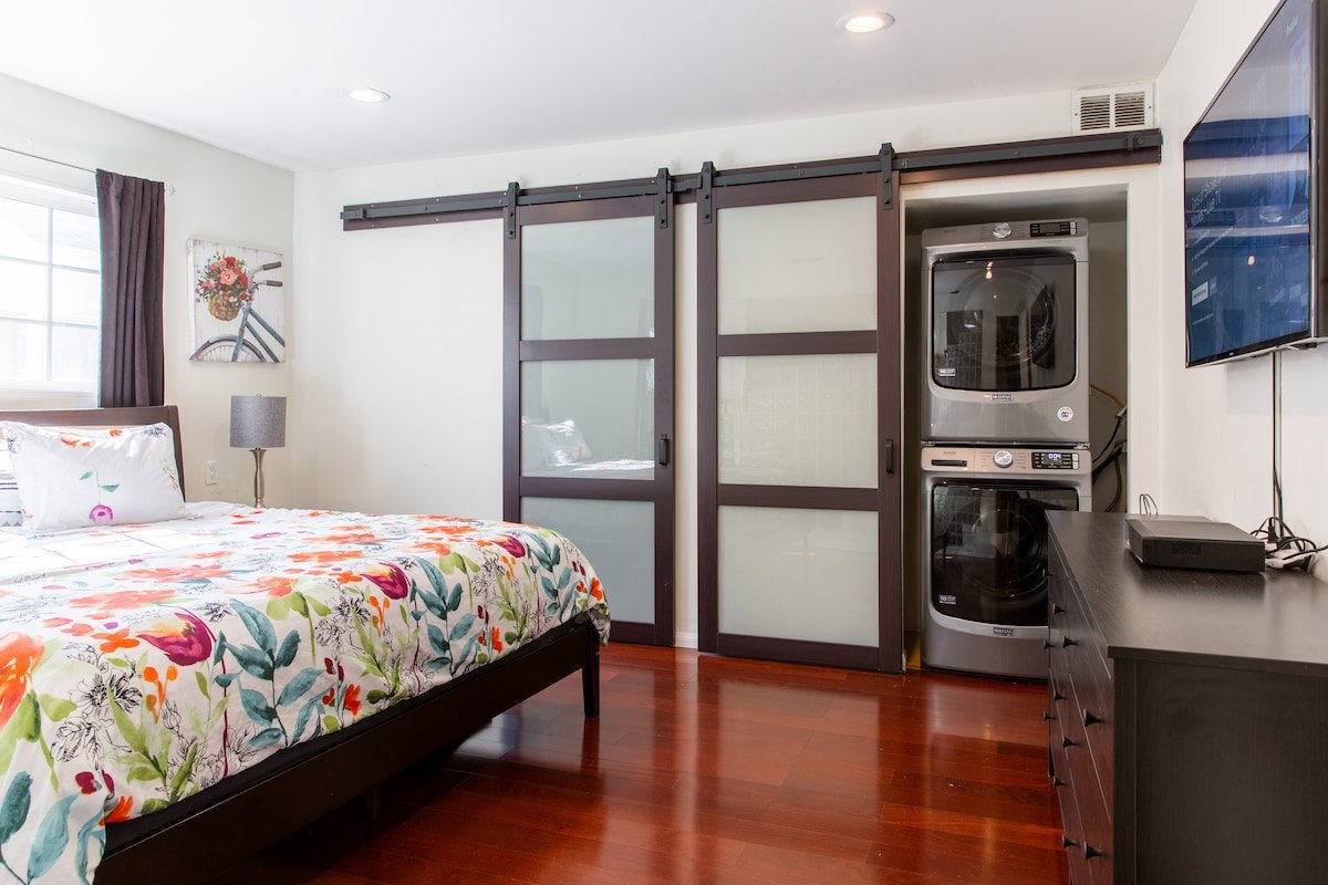 Stunning 5* Beverly Hills remodeled +pool. Safe! gallery image 5