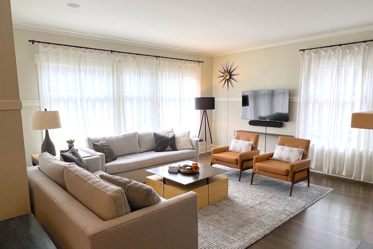 Hilltop House: Great Location, New Furnishings gallery image 4